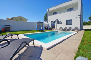 Villa with private pool in village Šišan